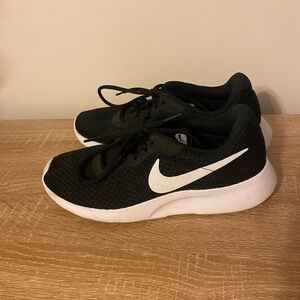 Women's Tanjun Move To Zero Casual Sneakers - size 8.5